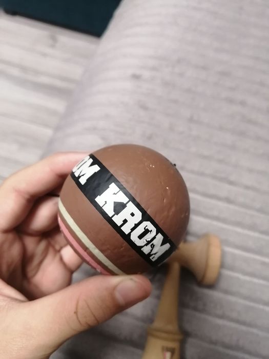 Vând kendama strogo neopolitan chocolate