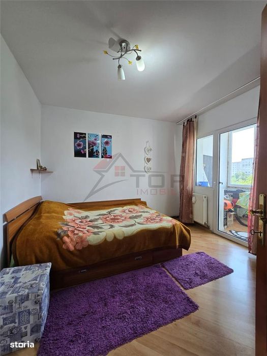 Piata Alexandru - Milcov, 2 camere decomandat cu 2 balcoane, liber