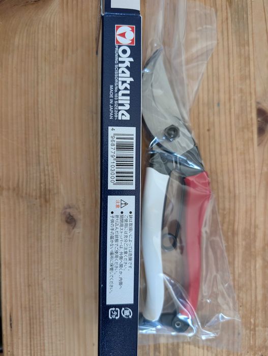 Foarfeca de vie Okatsune 103 si piatra de ascutit Okatsune 41