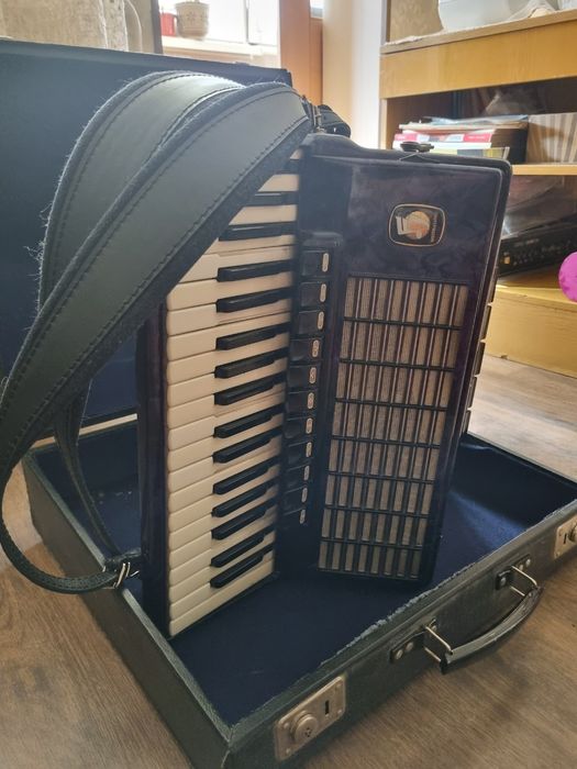 Аккордеон Weltmeister stella, в отличном рабочем состоянии