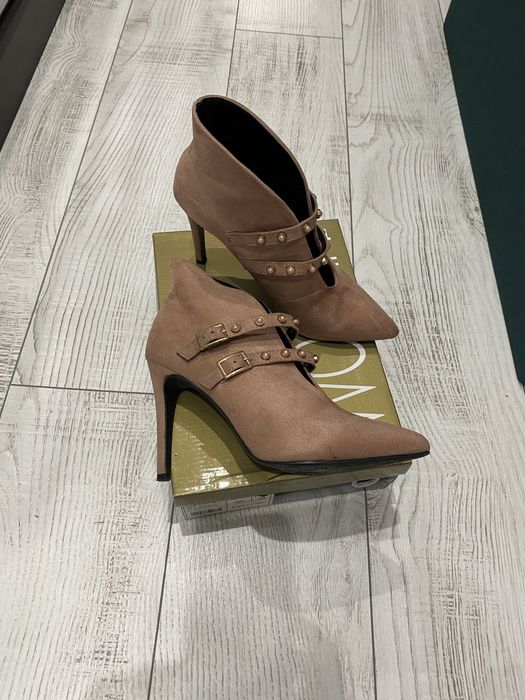 Дамски сандали и обувкш на висок ток по 10 и 15лв