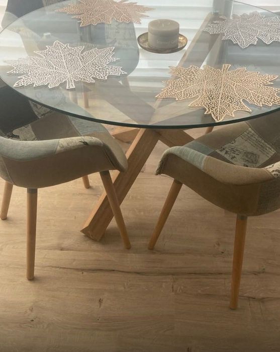 Masă rotundă de sticlă cu 4 scaune