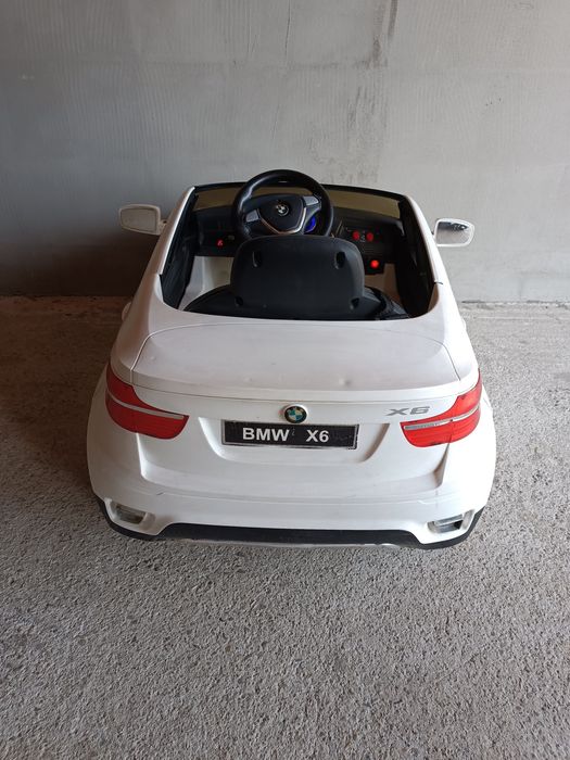 Vând mașinuță pentru copii BMW X6