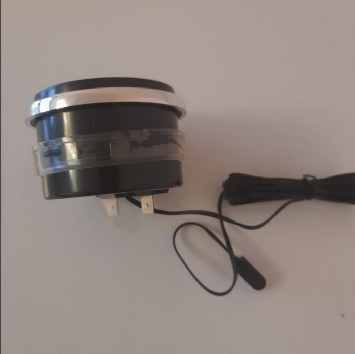 Автомобильные часы. Новые, в упаковке.