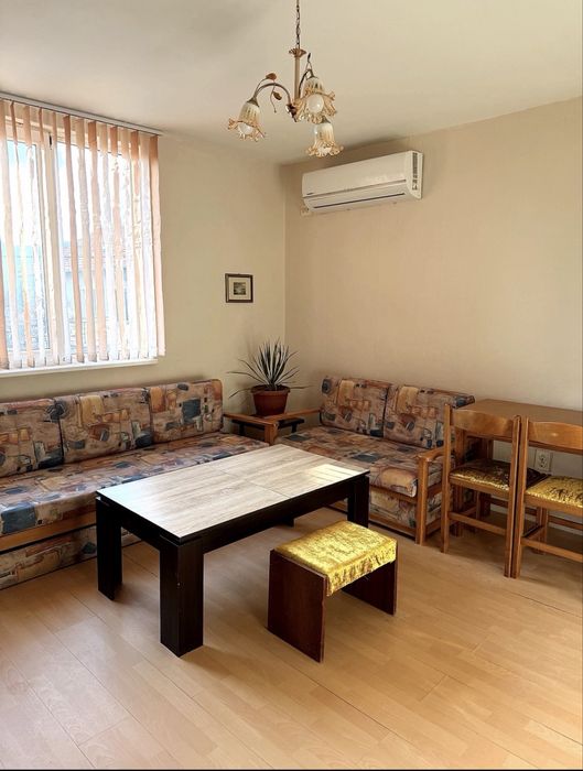 Дава се под наем Етаж от къща в Перник, Клепало - 95 кв.м за 388.62 € - Снимка #1