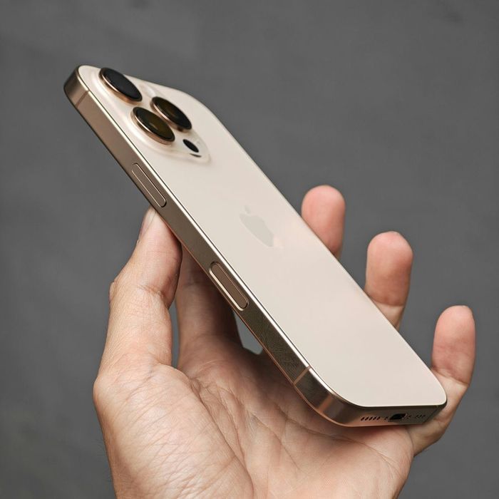 Iphone 16 Pro desert