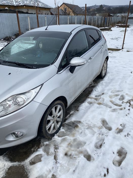 Vand sau schimb ford fiesta
