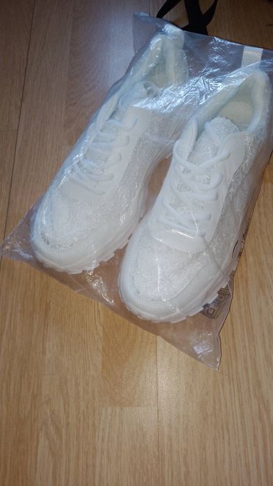 Продам кроссовки