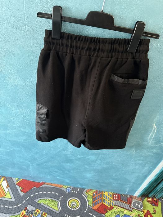 Pantaloni scurti Prada model clasic