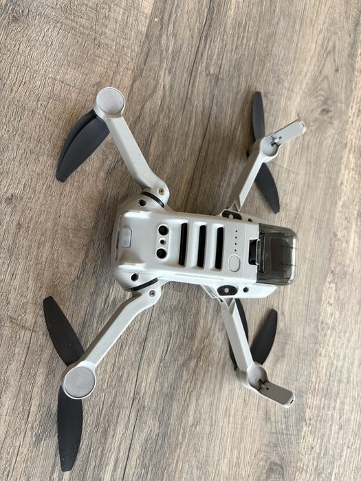 Продавам DJI Mini 2 SE