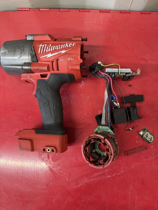 Milwaukee 1/2 гайковерт на части
