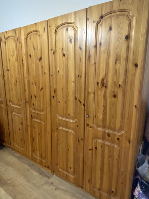 Vand mobila din lemn brad