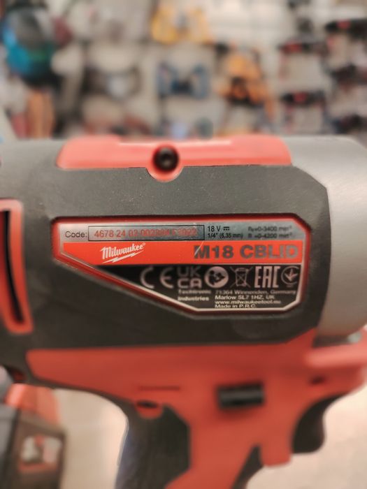 Milwaukee акумяторный Болгарка и Винтоверт
