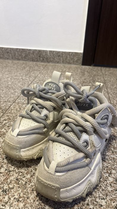 Adidasi  Gryxx purtati