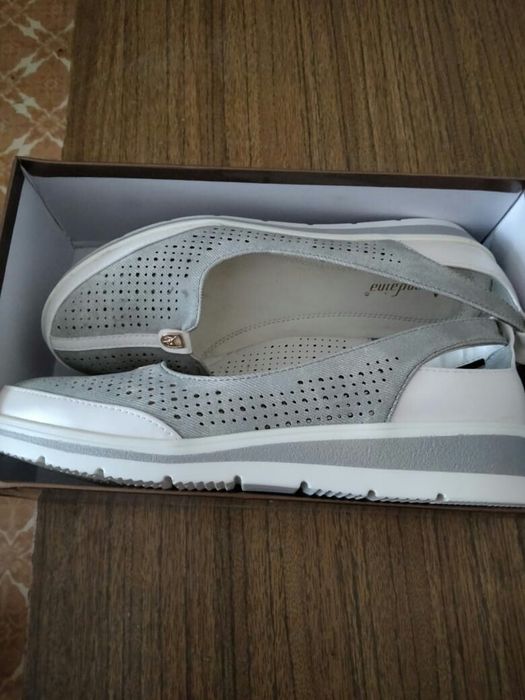 Обувь женская ..