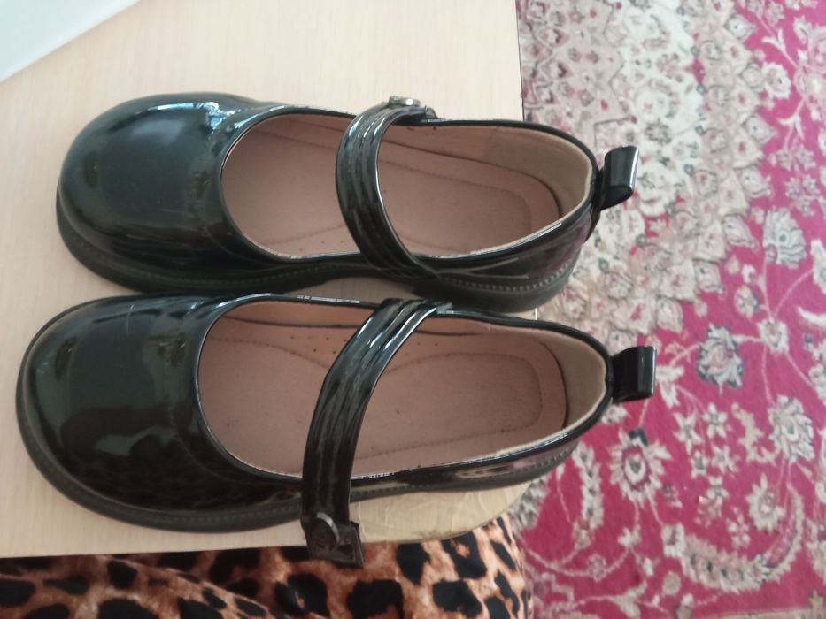 Продам девочковые туфли
