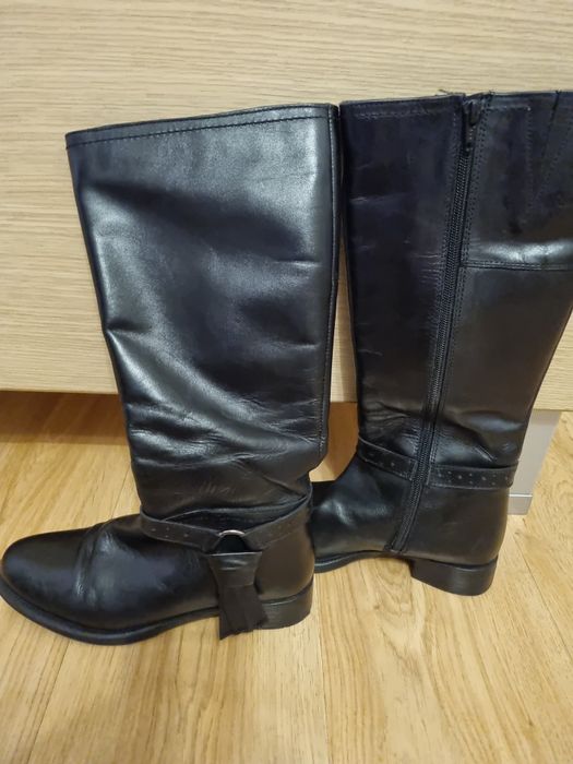 Продавам дамски ботуши