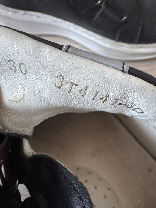 Продам обувь на девочку