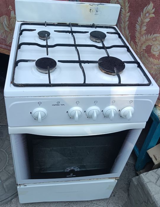 Газовую плиту продам