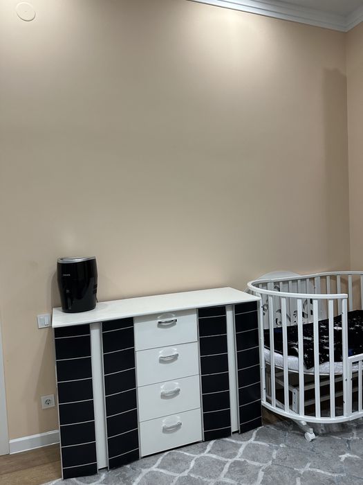 Продам две прикроватные тумбы, комод