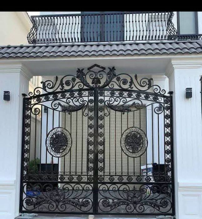 Porți și panouri de gard din fier forjat