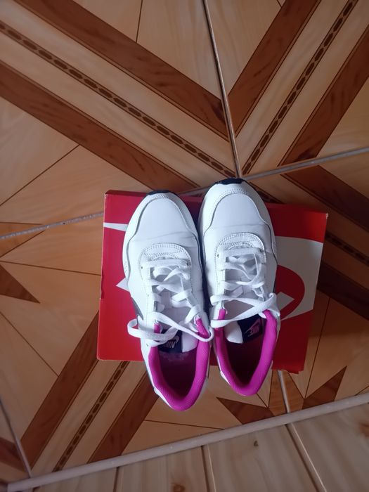 Adidasi Nike  nr 37,5