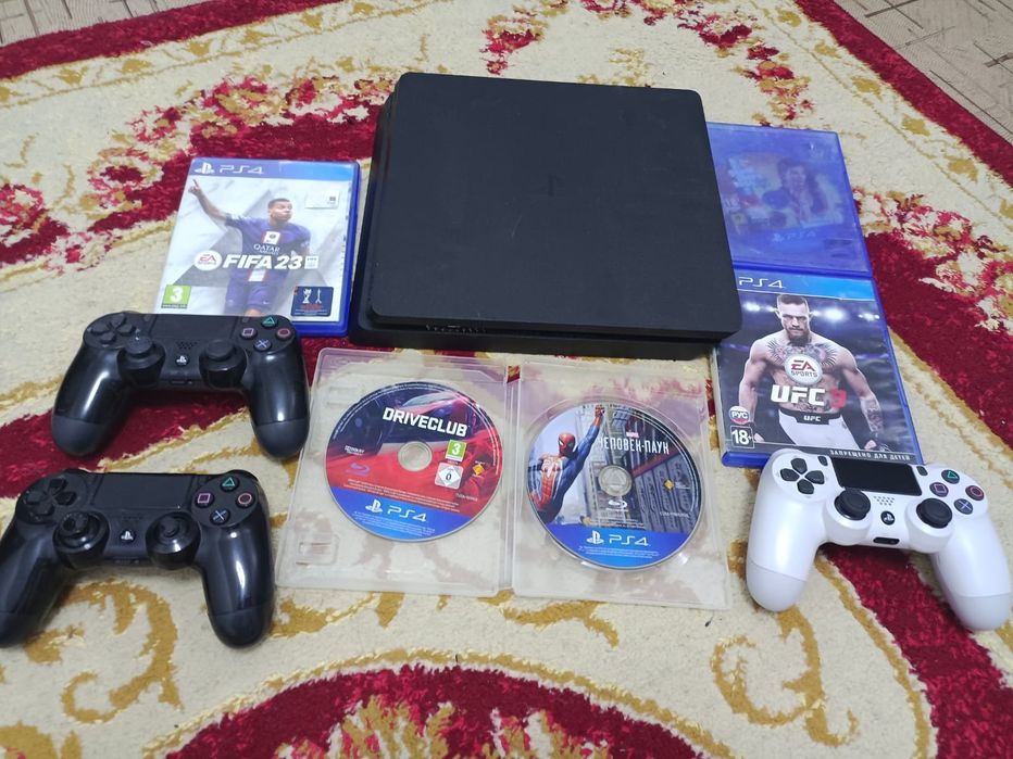 Продам пс4 в хорошем состоянии