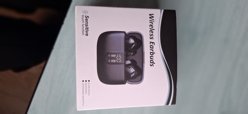 Căști wireless albe Earbuds