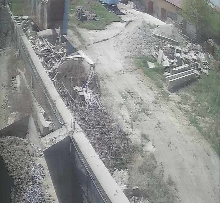 Baza sotiladi, Baza sotiladi