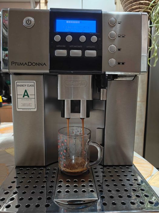De vanzare Espressor automat De'Longhi PrimaDonna