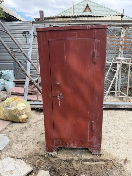 Продам 2 сейфа в хорошем состоянии
