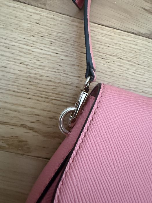 Дамска Чанта Guess