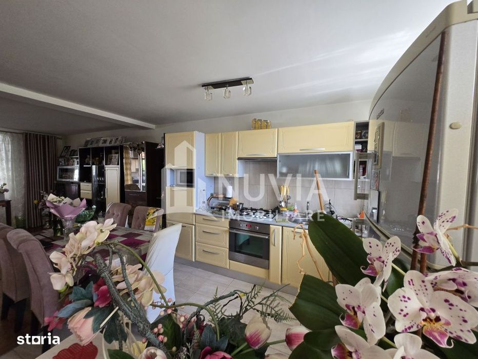 Casa cu 3 camere,90 mp,zona Centru