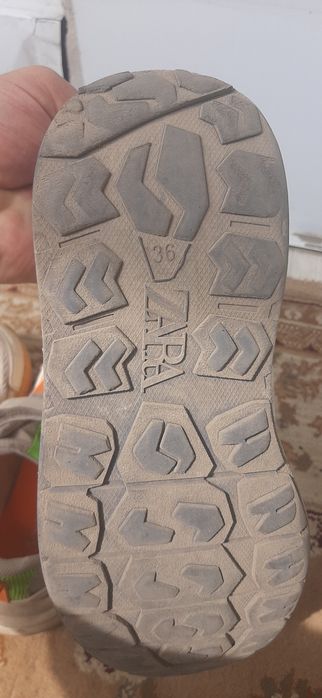 Продам детскую обувь Zara