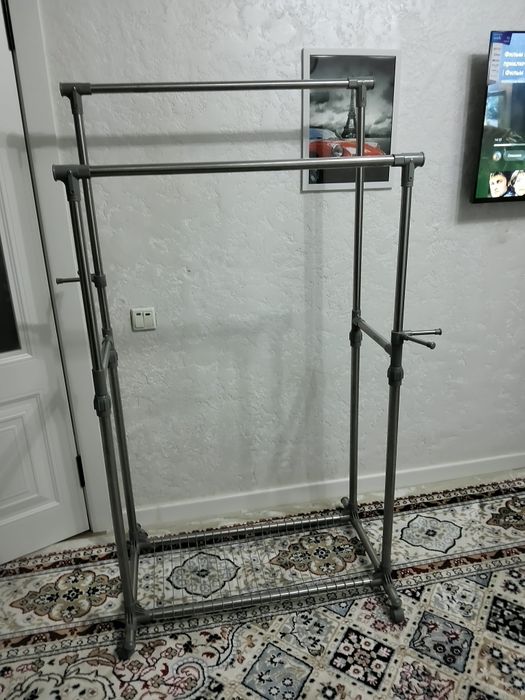 Напольная вешалка для одежды