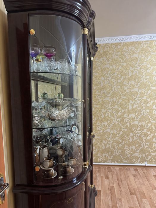 Продам Сервант Гостинный