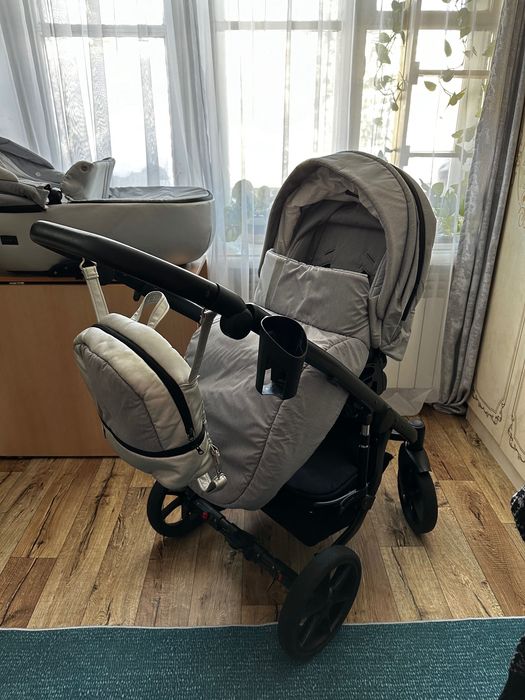 Продам Коляска 2 в 1