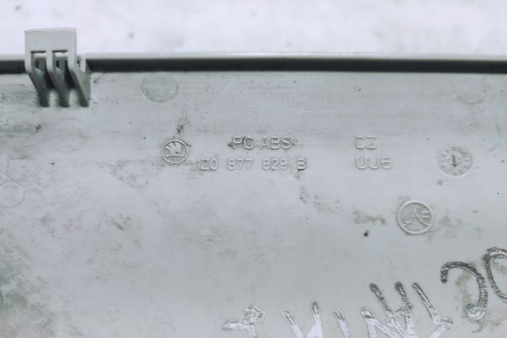 Capac senzor alarma 1z0877829b Skoda Octavia 2  [din 2004 pana  2008] seria