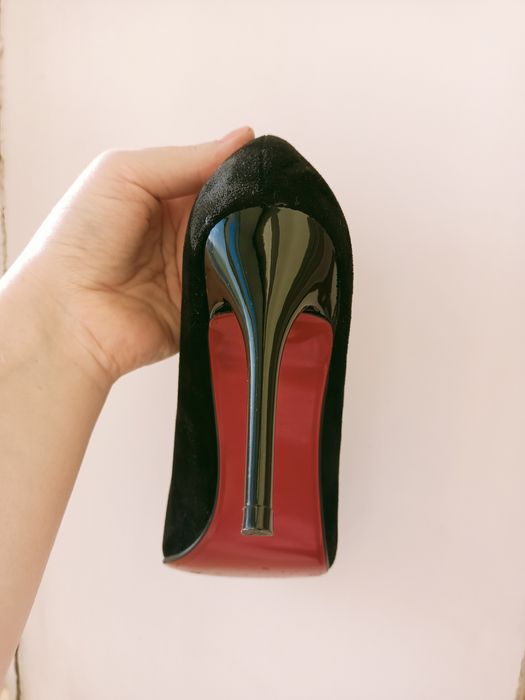 Продам замшевые туфли