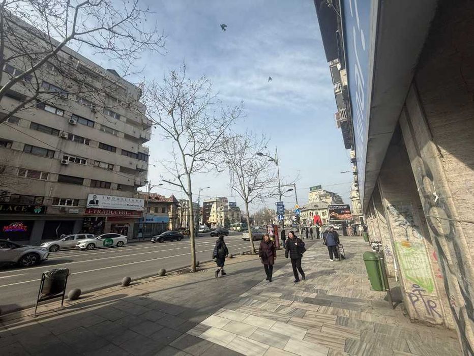 Apartament 3 camere de INCHIRIAT / VANZARE – Piața Romană, vedere în parc
