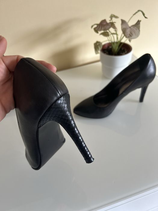 Pantofi cu toc din piele naturala, marimea 37