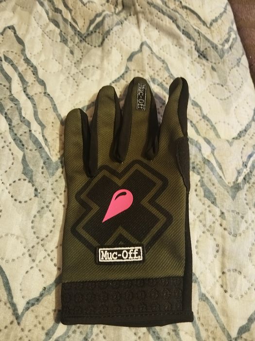 Чисто нови!!! Ръкавици