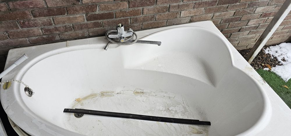 Продам ванну угловую и ванк прямую