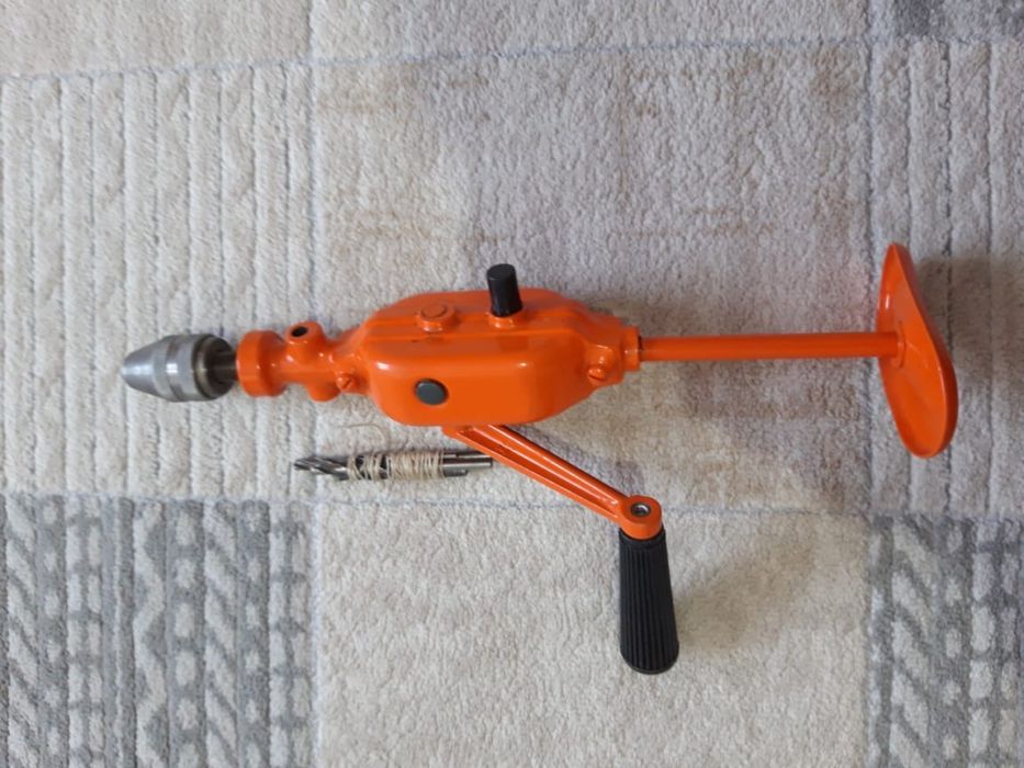 Ручная дрель, новая