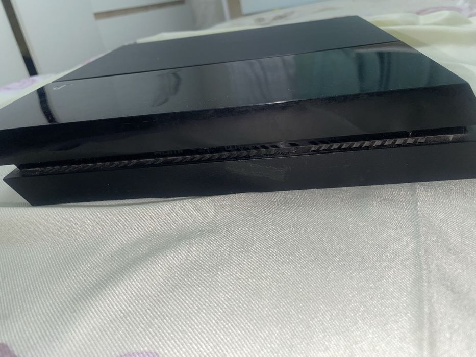 Продам PS4 fat 500гб срочно продам