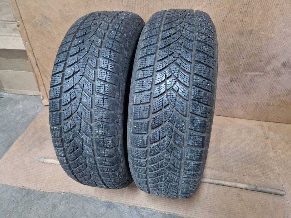 2 Goodyear R17 225/65
зимни гуми
DOT3519
