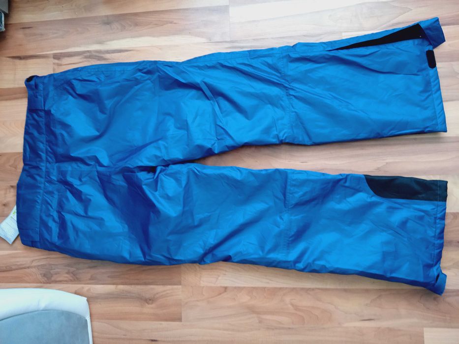 Нови ски гащеризони 52/54 размер