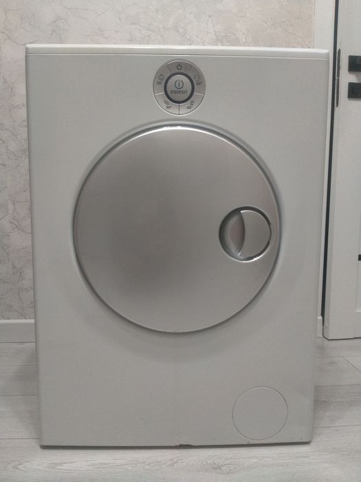 Продам стиральную машину Indesit