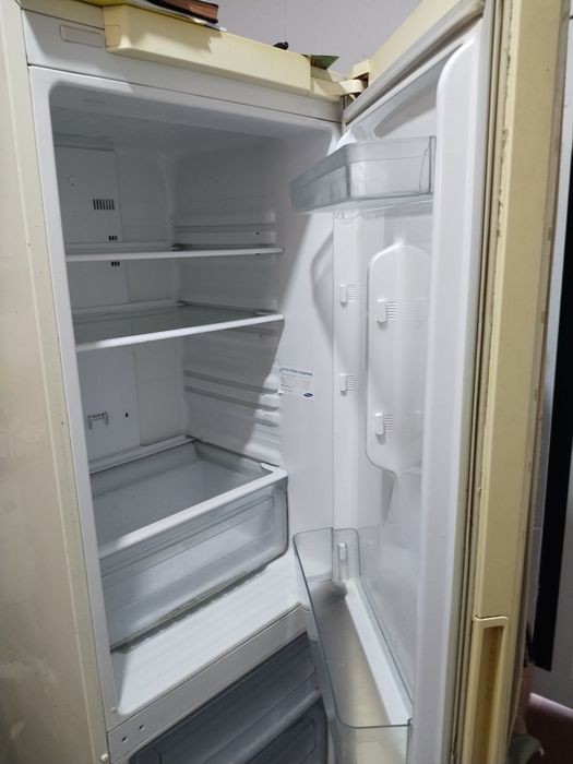 Холодильник продается