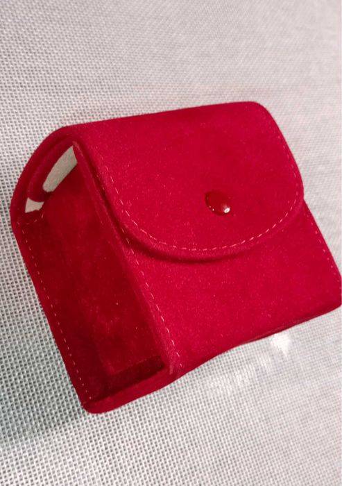 Husă pre-ovned de călătorie pentru ceas Cartier , din catifea roșie
